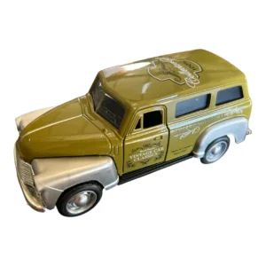 Alternative view of Die-Cast 1947–1950 Chevrolet Suburban